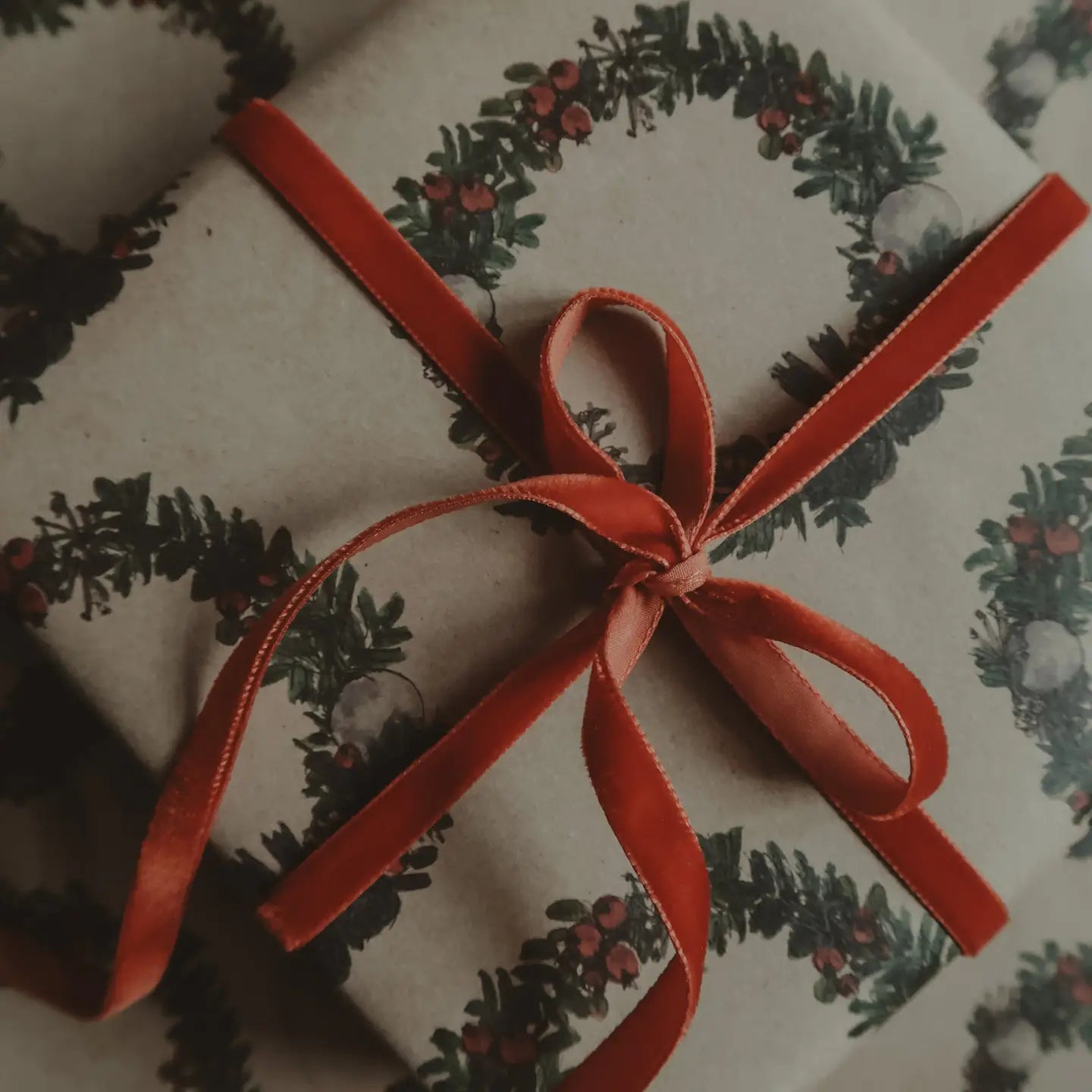 Christmas Wreath Wrapping Paper – Cottage Home