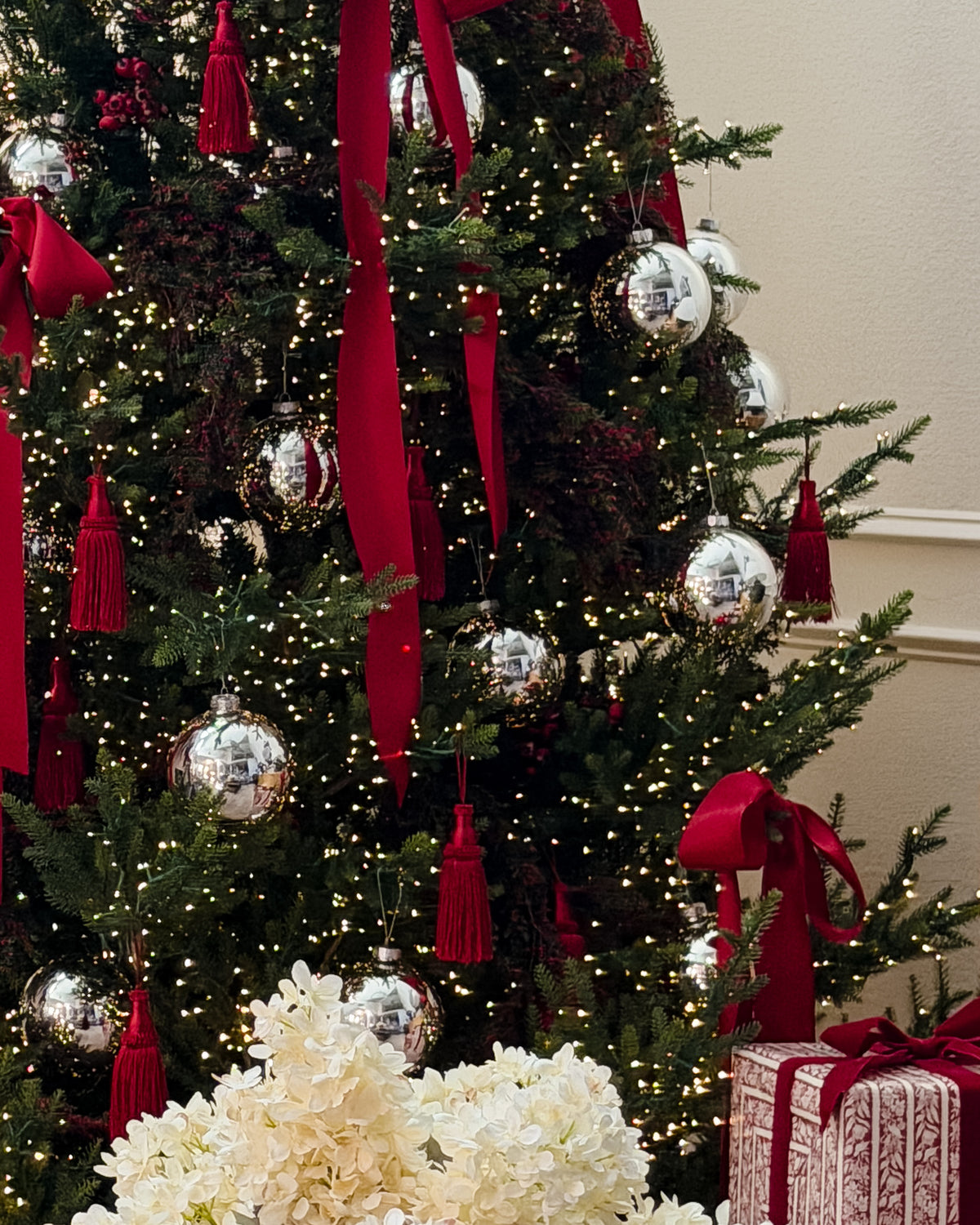 Classic Christmas Tassels, Set of 2