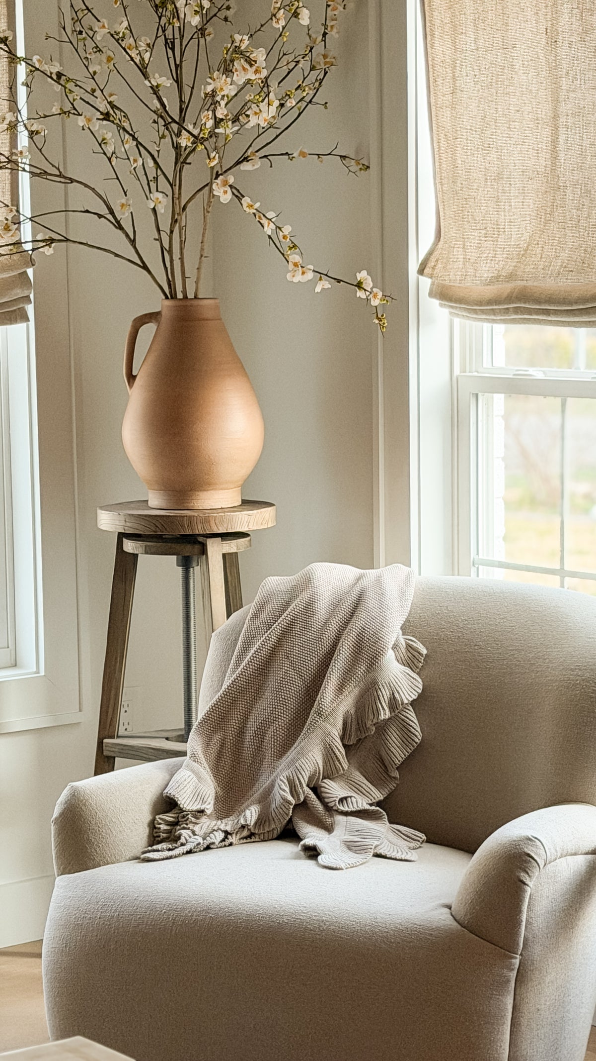 The Laurel Ruffle Throw – Cottage Home