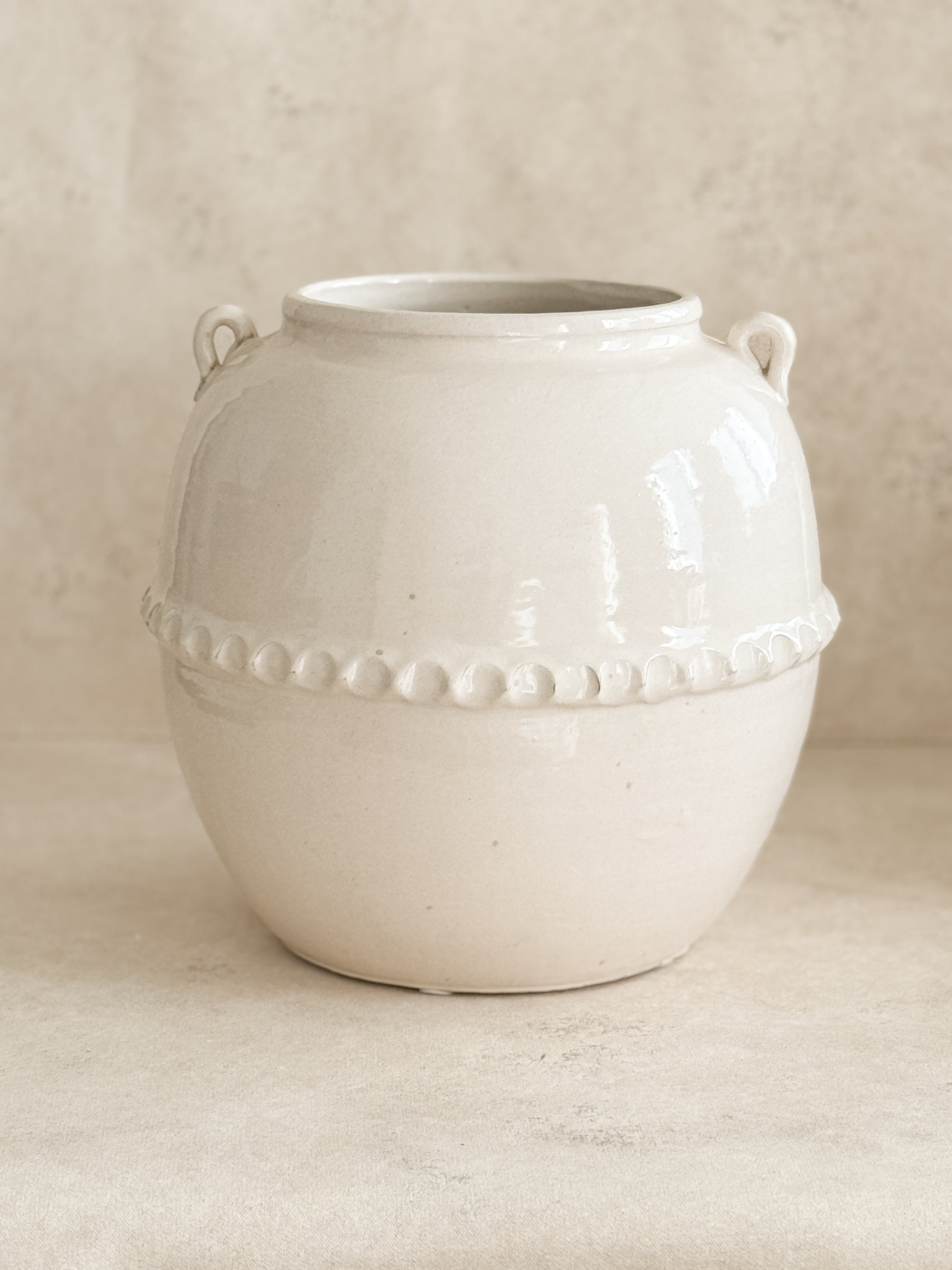 White Rounded Scalloped Vase w/Handles